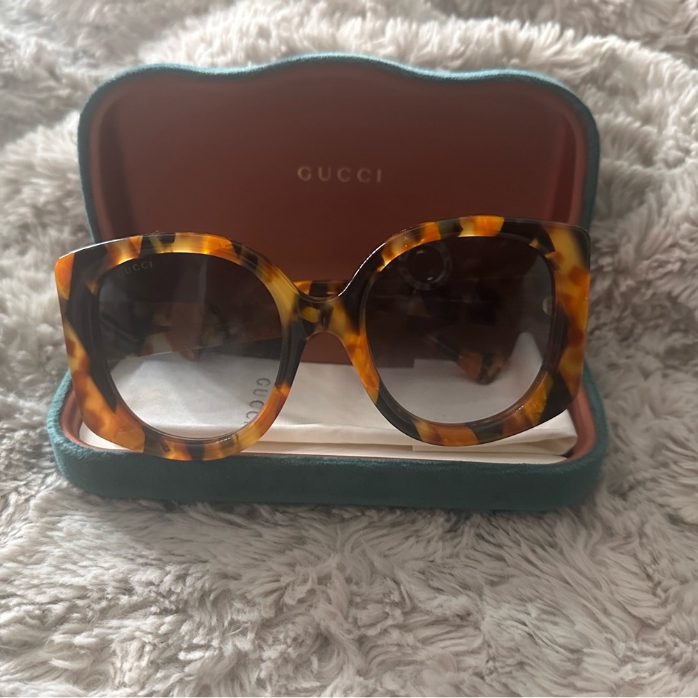 Gucci Women's Sunglasses in Tortoiseshell Pattern